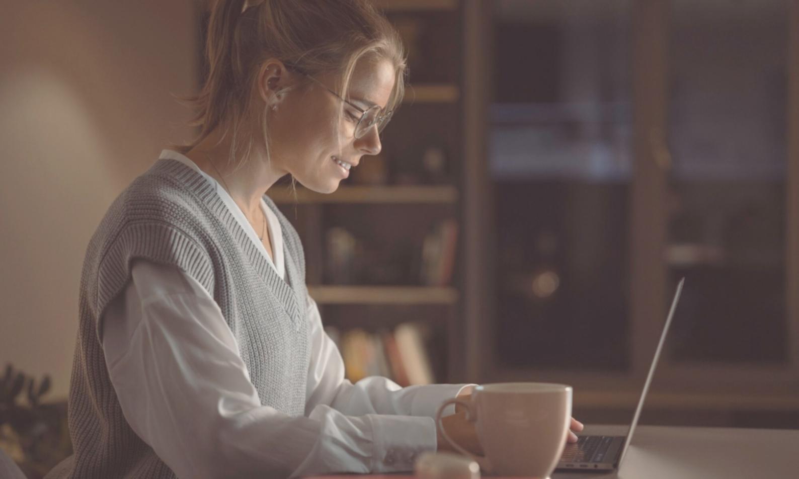 Team bei der Arbeit an IT-Monitoring-Lösungen